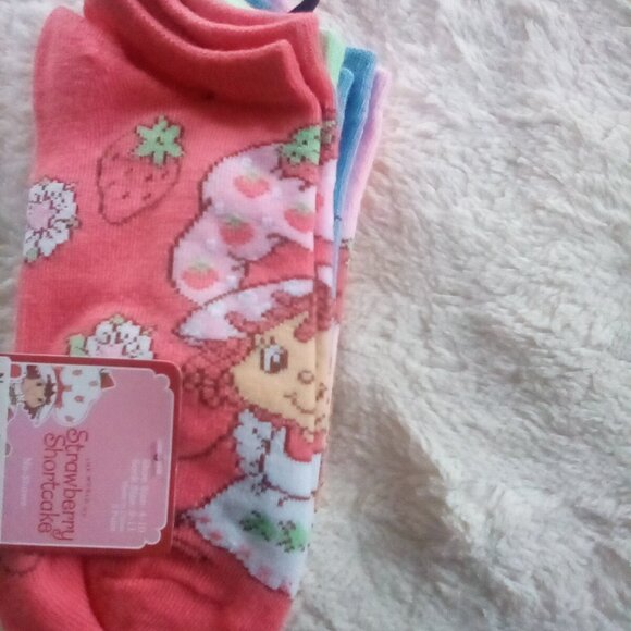 🎉5-Pair Strawberry Shortcake Novelty Socks 9-11🎉 - Picture 3 of 4